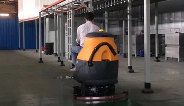 M70駕駛式洗地機(jī)服務(wù)于某工廠(chǎng)